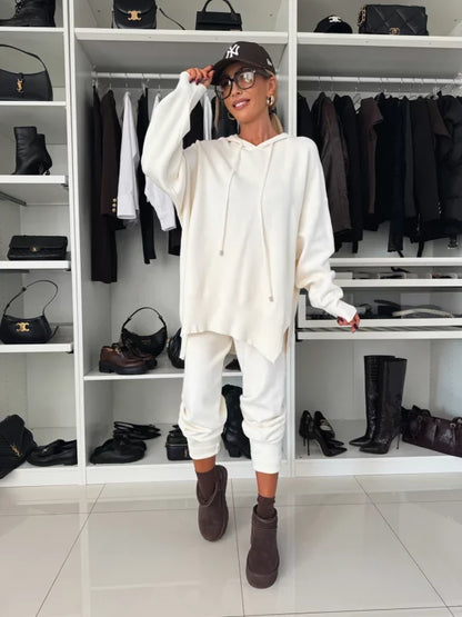 Evana | Dwuczęściowy komplet damski z długimi rękawami, kapturem i okrągłym dekoltem 