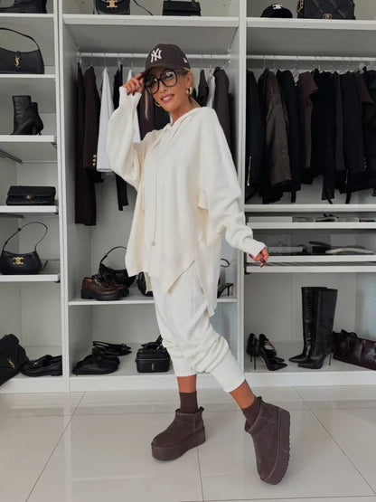 Evana | Dwuczęściowy komplet damski z długimi rękawami, kapturem i okrągłym dekoltem 