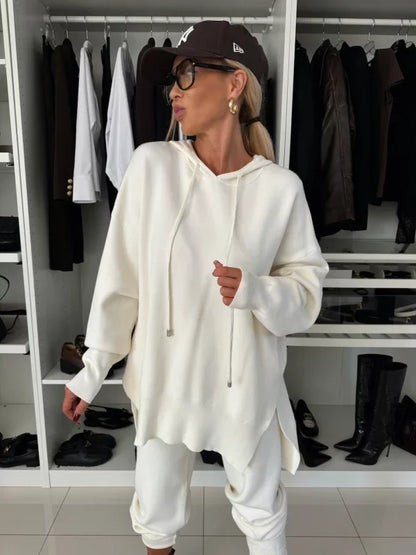 Evana | Dwuczęściowy komplet damski z długimi rękawami, kapturem i okrągłym dekoltem 