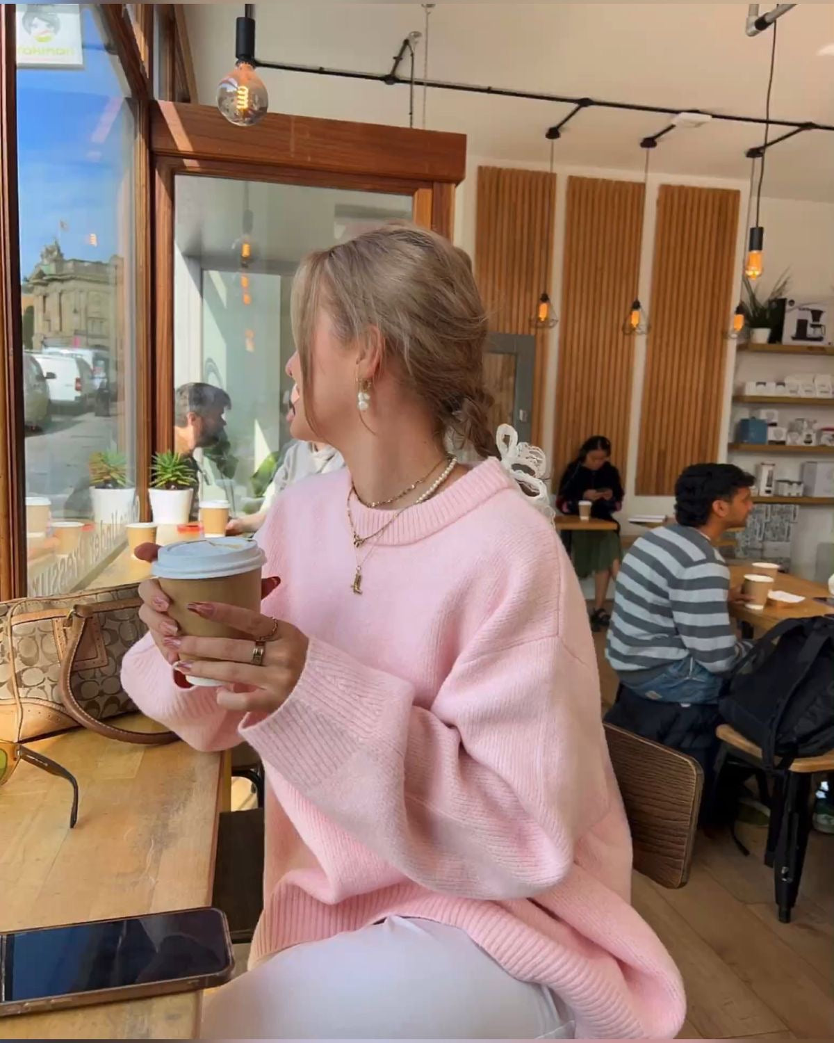 Valentina | Luźny różowy sweter